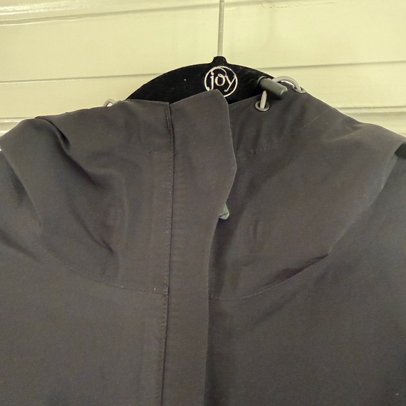 Women's Minimalist Jacket - Picture 6 of 9